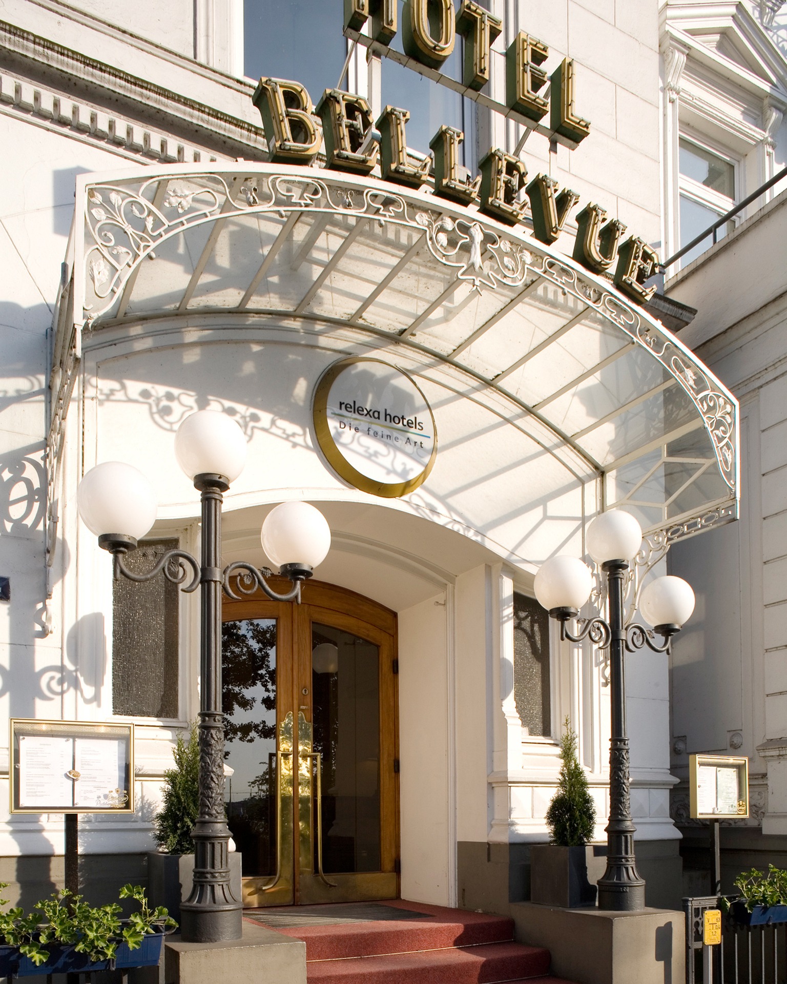 Haupteingang vom Hotel - An der Alster 14 Haupteingang vom Hotel - An der Alster 14